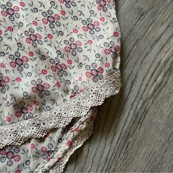 Sheer Printed Top​ - Picture 3 of 5